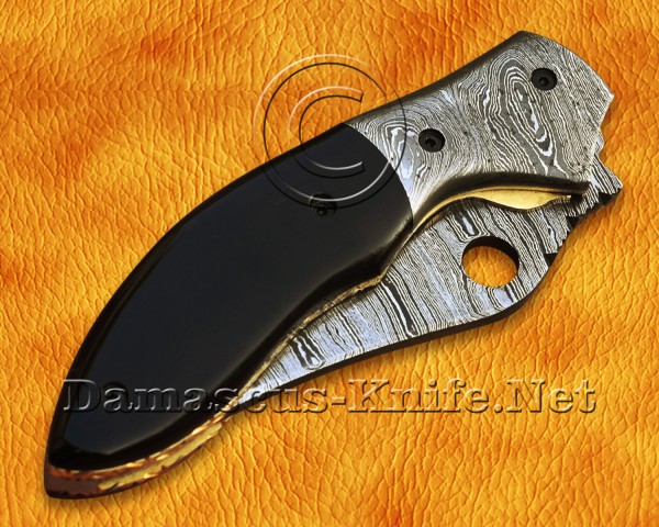 Handmade Damascus Steel Hunting and Survival Folding Knife Horn Handle DFK762